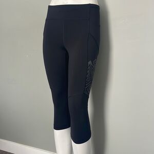 Lululemon size 6 capris